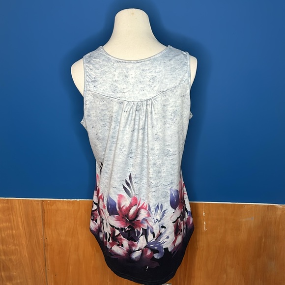 Cute tank top - Picture 3 of 8